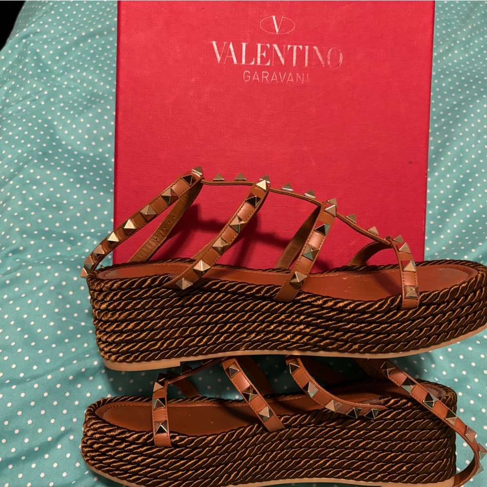 Valentino brown wedges shoes in size 39, brand new.